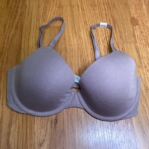 PINK VS Wear Everywhere T-Shirt Lightly Lined Underwire Bra, 34D, NWT